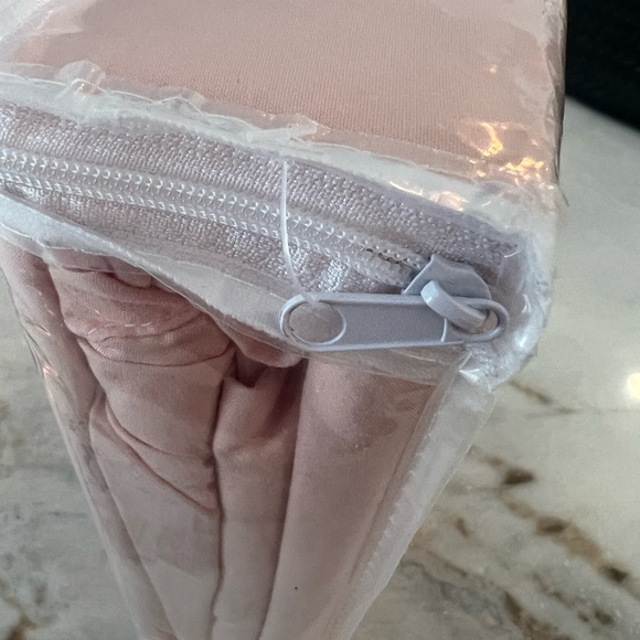 Pink bedskirt, Queen - Picture 6 of 6